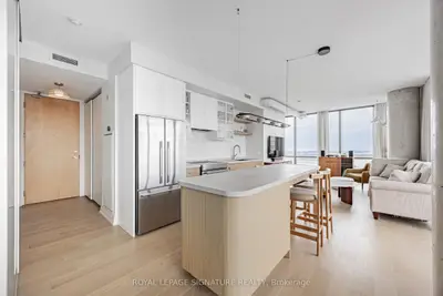 33 Mill Street 2406, Toronto, On M5a 3r3