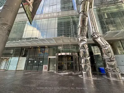 1 Bloor Street E 5004, Toronto, On M4w 0a8