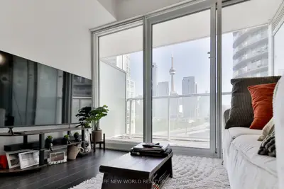 17 Bathurst Street 812, Toronto, On M5v 0n1