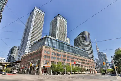 17 Bathurst Street 812, Toronto, On M5v 0n1