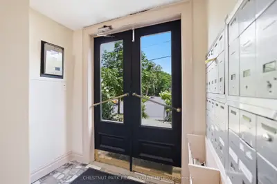 1648 Bathurst Street 5, Toronto, On M5p 3j7