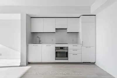 33 Frederick Todd Way 532, Toronto, On M4g 0c9