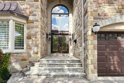 176 Elmwood Avenue, Toronto, On M2n 3m4