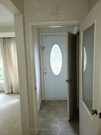 260 Park Home Avenue Main, Toronto, On M1t 0b5