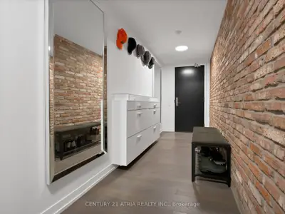 95 Bathurst Street 318, Toronto, On M5v 0m9