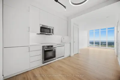 15 Iceboat Terrace 4008, Toronto, On M5v 4a5