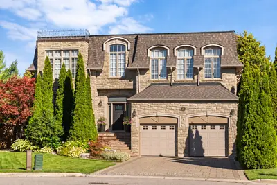 9 Bethesda Court, Toronto, On M3b 3s4