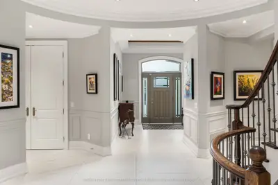9 Bethesda Court, Toronto, On M3b 3s4
