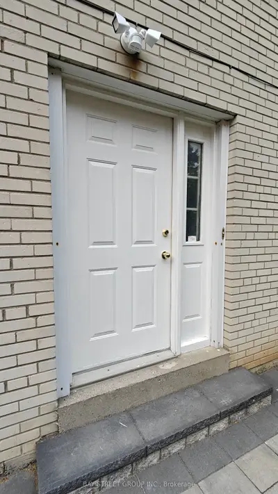 9 Mosedale Crescent Lower, Toronto, On M2j 3a3