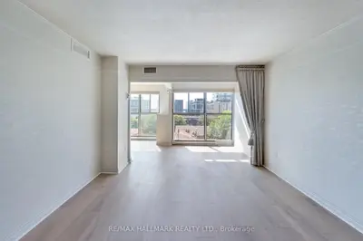 65 Scadding Avenue 812, Toronto, On M5a 4l1