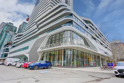 28 Freeland Street 902, Toronto, On M5e 0e3