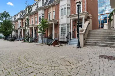 11 Niagara Street 8, Toronto, On M5v 3n9