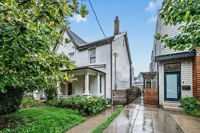 16 Fennings Street, Toronto, On M6j 3b8
