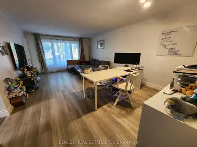 37 Summerside Crescent Main, Toronto, On M2h 1w9