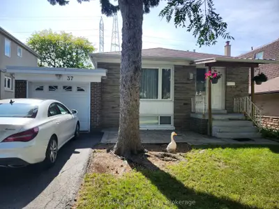 37 Summerside Crescent Main, Toronto, On M2h 1w9