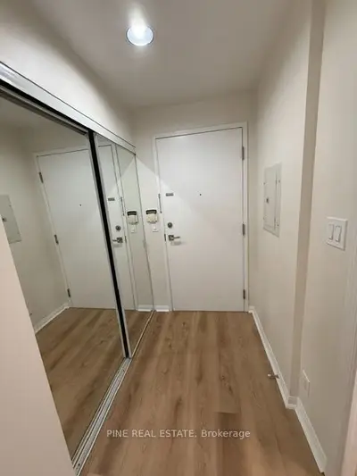 230 Queens Quay 1119, Toronto, On M5j 2x1