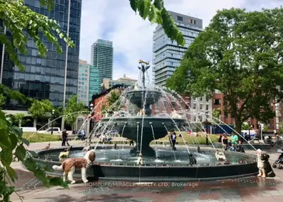 1 Scott Street 202w, Toronto, On M5e 1a1