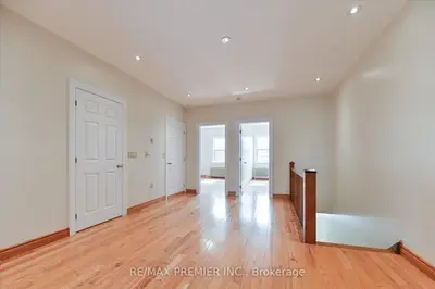 1575 Bayview Avenue, Toronto, On M4g 3b5
