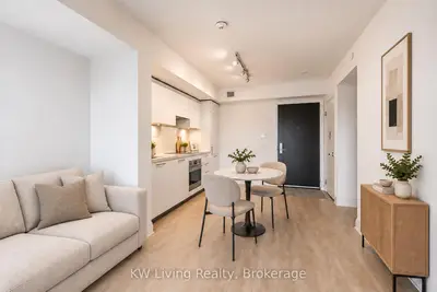 33 Frederick Todd Way 424, Toronto, On M4g 0c9