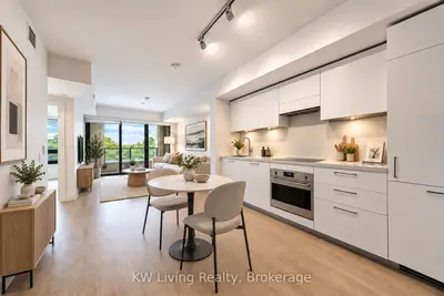 33 Frederick Todd Way 424, Toronto, On M4g 0c9