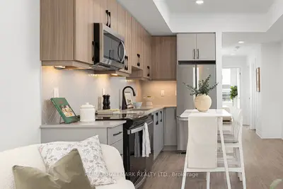 15 Brenthall Avenue W 2, Toronto, On M2r 0b3