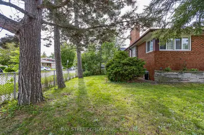 260 Moore Park Avenue, Toronto, On M2m 1n6