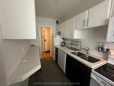 595 St Clair Avenue W 9, Toronto, On M6c 1a3