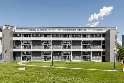 55 Sunny Glenway 302, Toronto, On M3c 2z5
