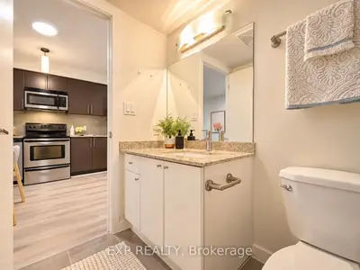 18 Harbour Street 703, Toronto, On M5j 2z6