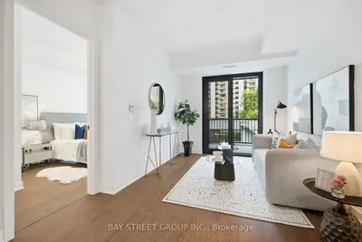 91 Montclair Avenue 639, Toronto, On M5p 0b1
