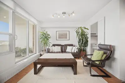 60 Pavane Linkway Way 1416, Toronto, On M3c 1a1