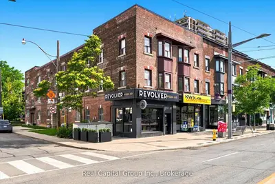966 St Clair Avenue 2, Toronto, On M6c 1c5