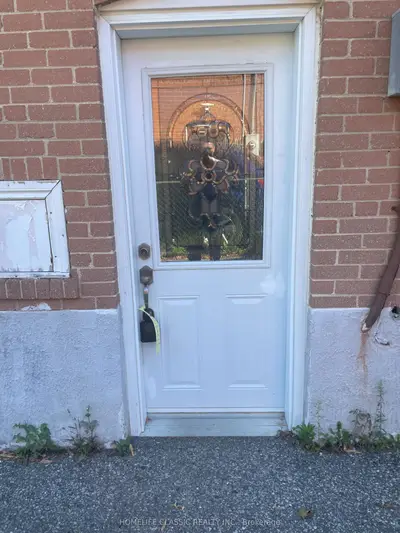 31 Madawaska Avenue Lower, Toronto, On M2m 2r1