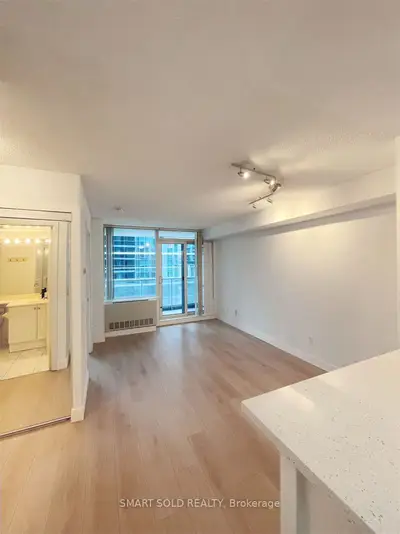 4978 Yonge Street 811, Toronto, On M2n 7g8