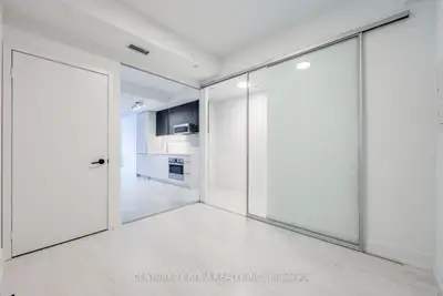 308 Jarvis Street 205, Toronto, On M5a 2p2