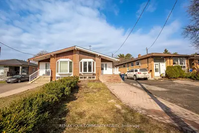 32 Marbury Crescent Main, Toronto, On M3a 2g2