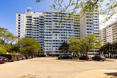 3000 Bathurst Street 110, Toronto, On M6b 3b4