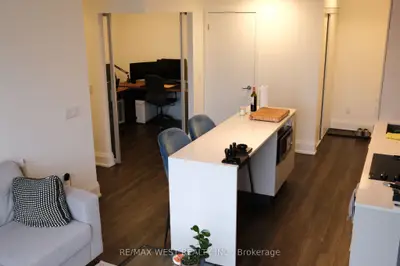 89 Church Street #2304, Toronto, On M5c 0b7