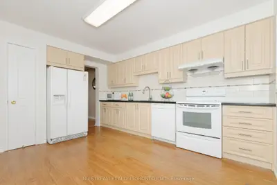 57 Gypsy Roseway, Toronto, On M2n 5z1