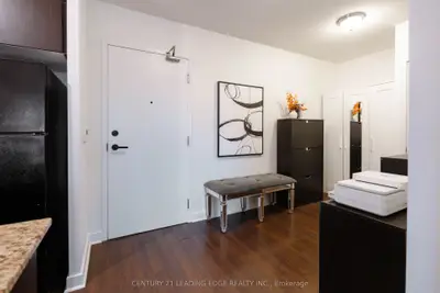 120 Dallimore Circle 820, Toronto, On M3c 4j1
