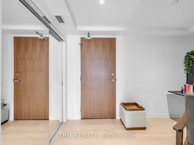 70 Queens Wharf Road 3210, Toronto, On M5v 0j2