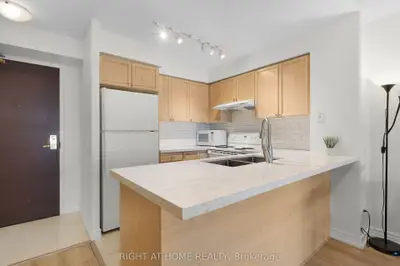 18 Parkview Avenue 1602, Toronto, On M2n 7h7