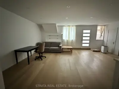 21 Irvington Crescent, Toronto, On M2n 2z2