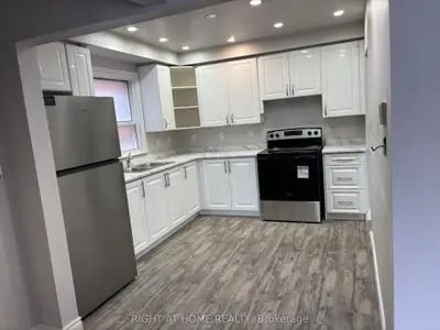 513 Oakwood Avenue Main, Toronto, On M6e 2w9