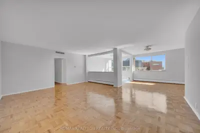 9 Deer Park Crescent 401, Toronto, On M4v 2c4