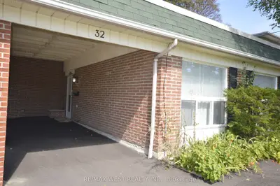 32 Axsmith Crescent, Toronto, On M2j 3k3