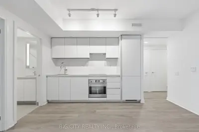 25 Frederick Todd Way 407, Toronto, On M4g 4e8