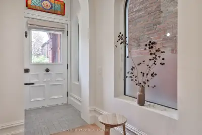 424 Euclid Avenue, Toronto, On M6g 2s9