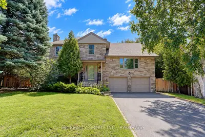 19 Lower Links Road, Toronto, On M2p 1h5