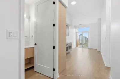 88 Bathurst Street Ph14, Toronto, On M5v 0w8